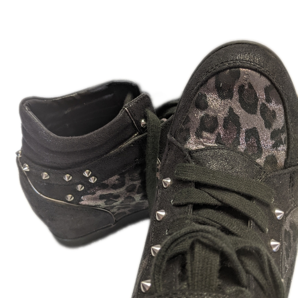 G by Guess Black and Silver Leopard Print Sneakers 8.5 - Picture 2 of 5